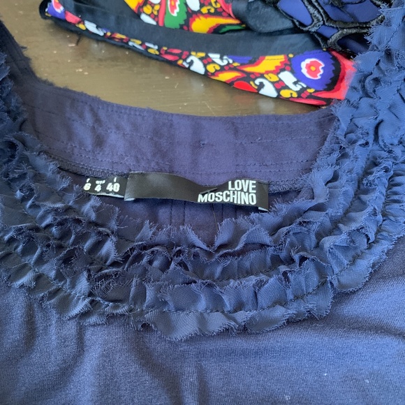 Love moschino “love is…Moschino” mini. Never worn - Picture 8 of 8